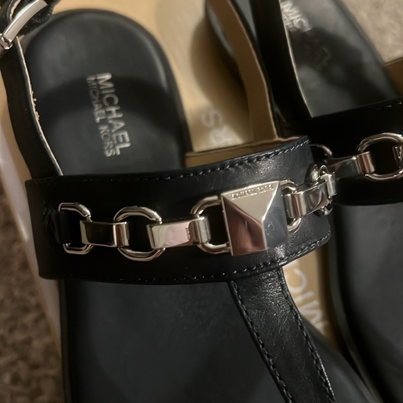 Michael Kors flat sandals. 6.5 - Picture 8 of 10